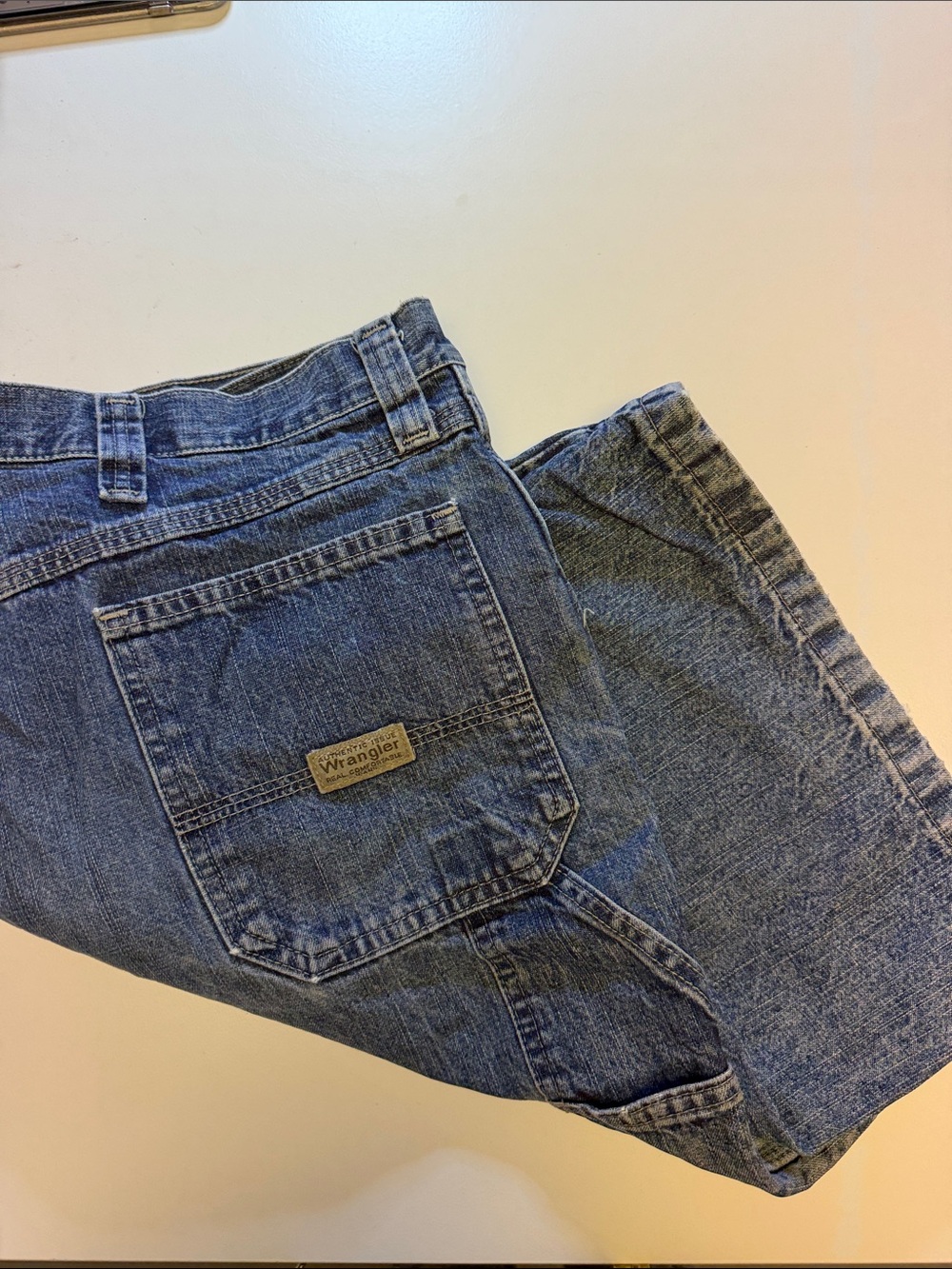 Wrangler Men's Relaxed Fit Denim Jeans in Medium Blue